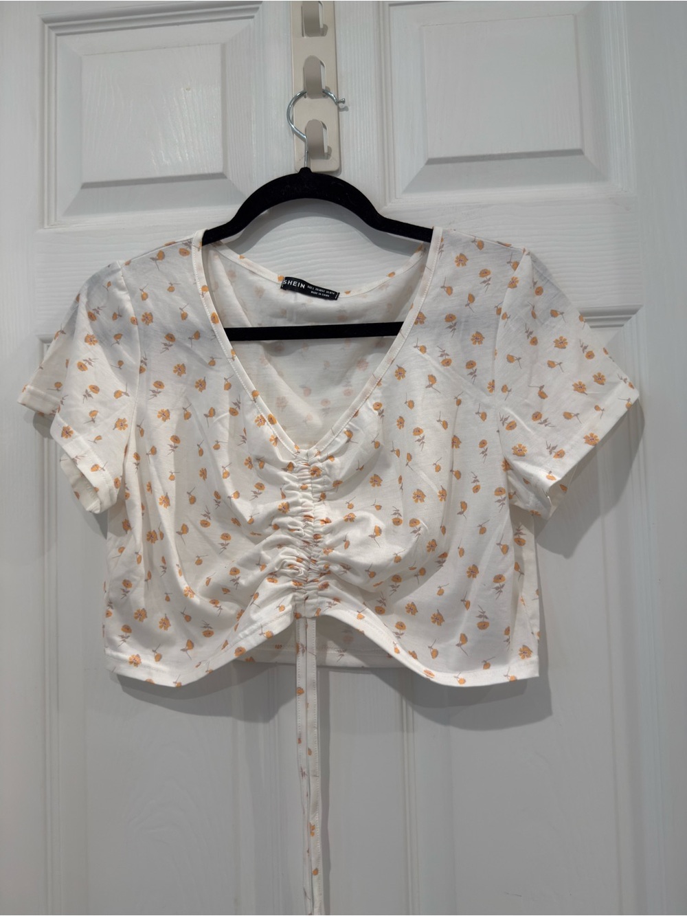 White Floral Ruched Drawstring Front Cropped Short Sleeve Top